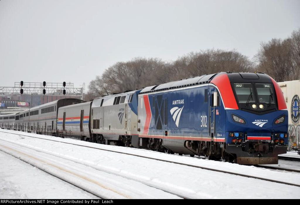 Eastbound "Empire Builder" comes through Division